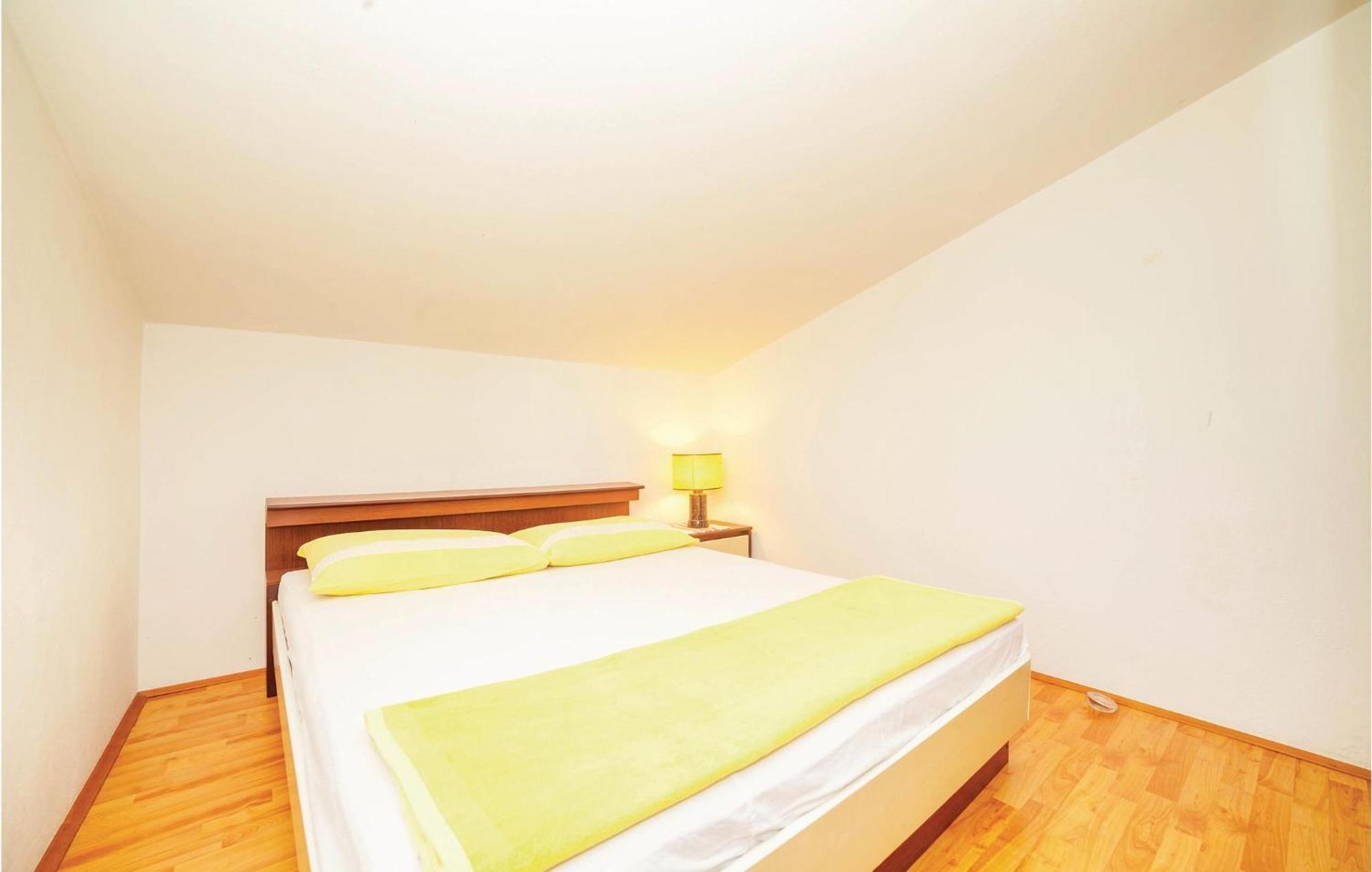 2 Bedroom Amazing Apartment In Crikvenica Exteriér fotografie