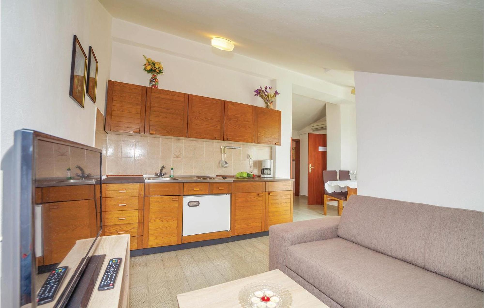 2 Bedroom Amazing Apartment In Crikvenica Exteriér fotografie