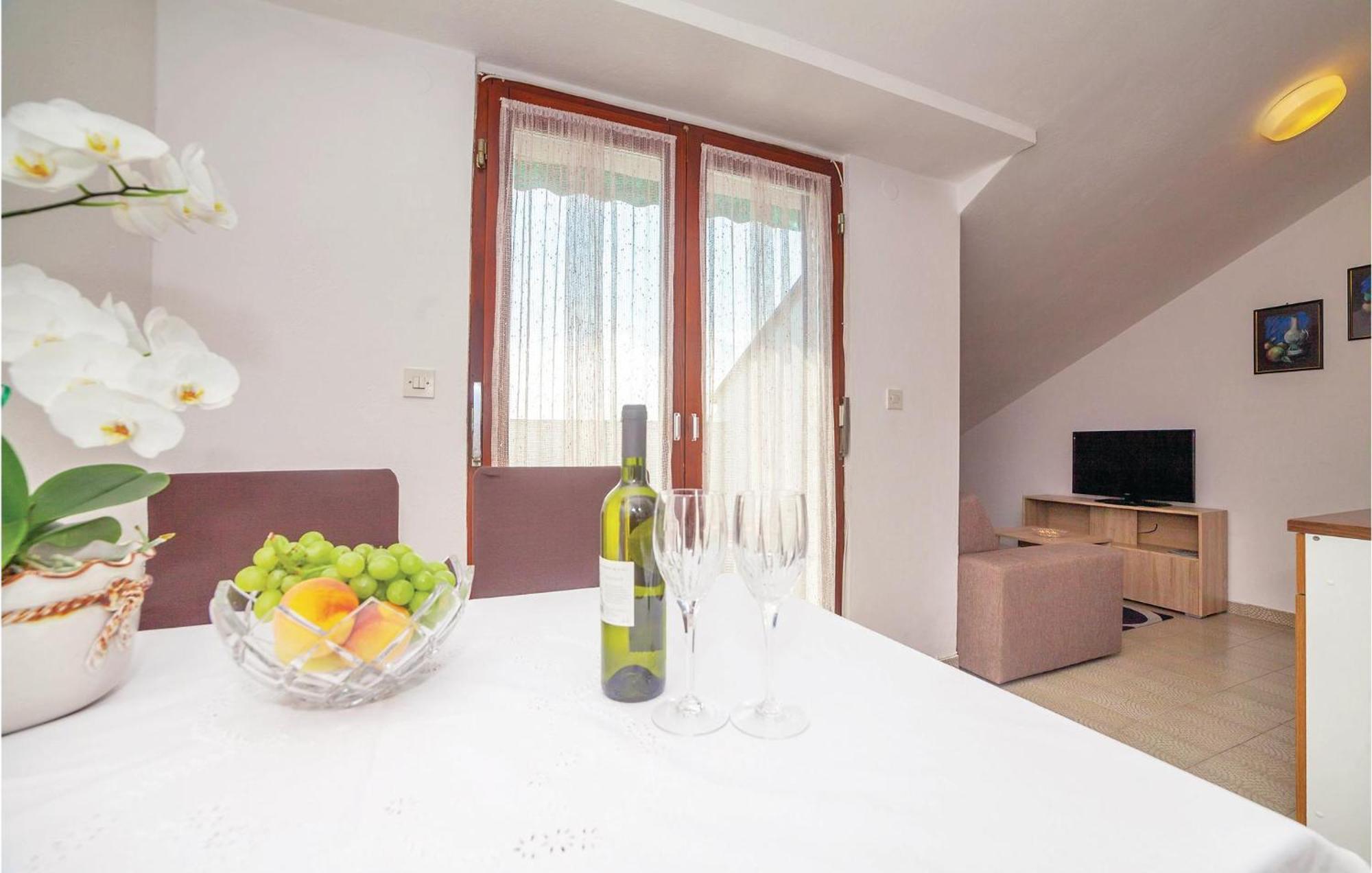 2 Bedroom Amazing Apartment In Crikvenica Exteriér fotografie