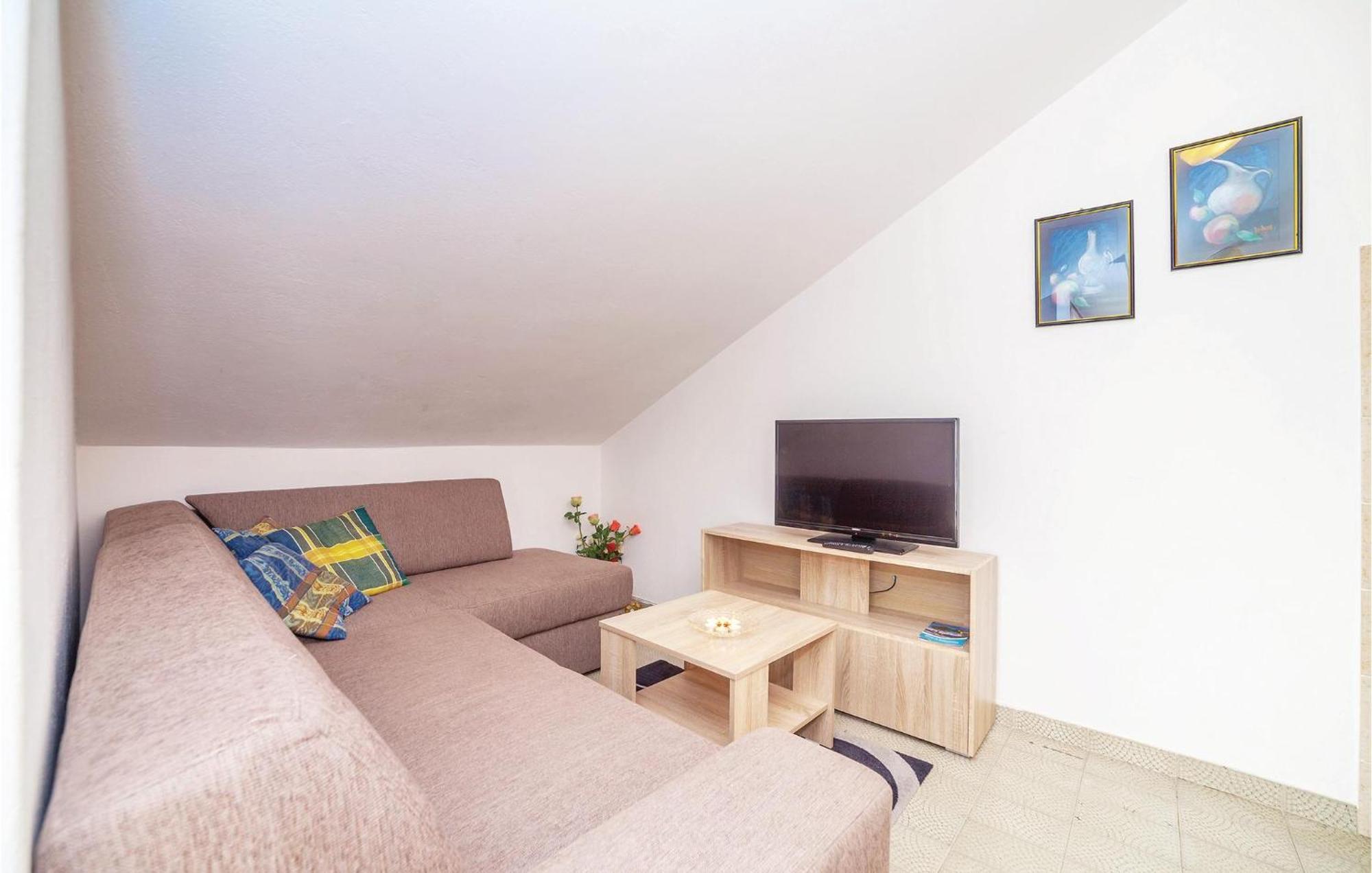 2 Bedroom Amazing Apartment In Crikvenica Exteriér fotografie