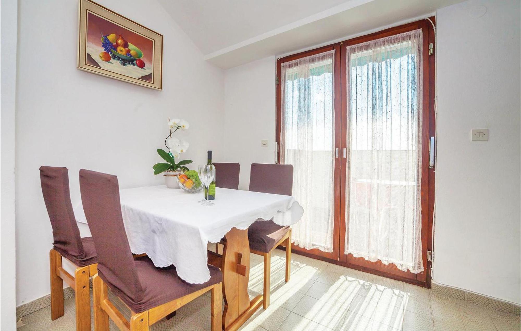 2 Bedroom Amazing Apartment In Crikvenica Exteriér fotografie